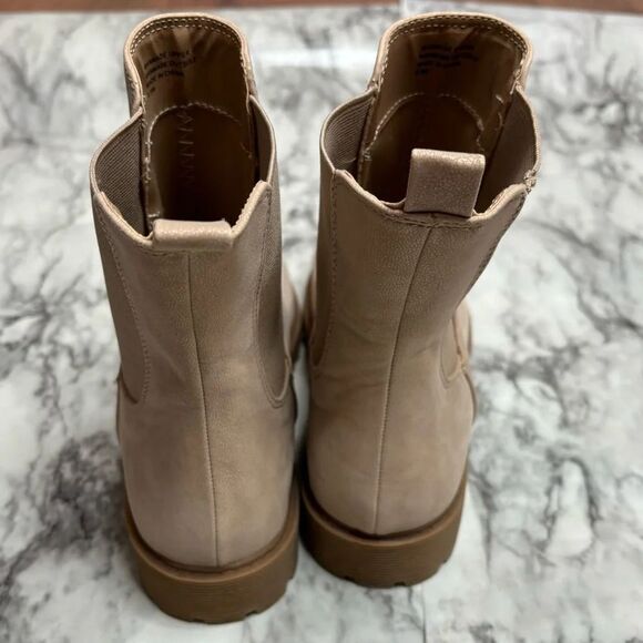 LOFT Chelsea Ankle Boots Tan Beige Size 8.5 neutral minimalist casual - Picture 3 of 7